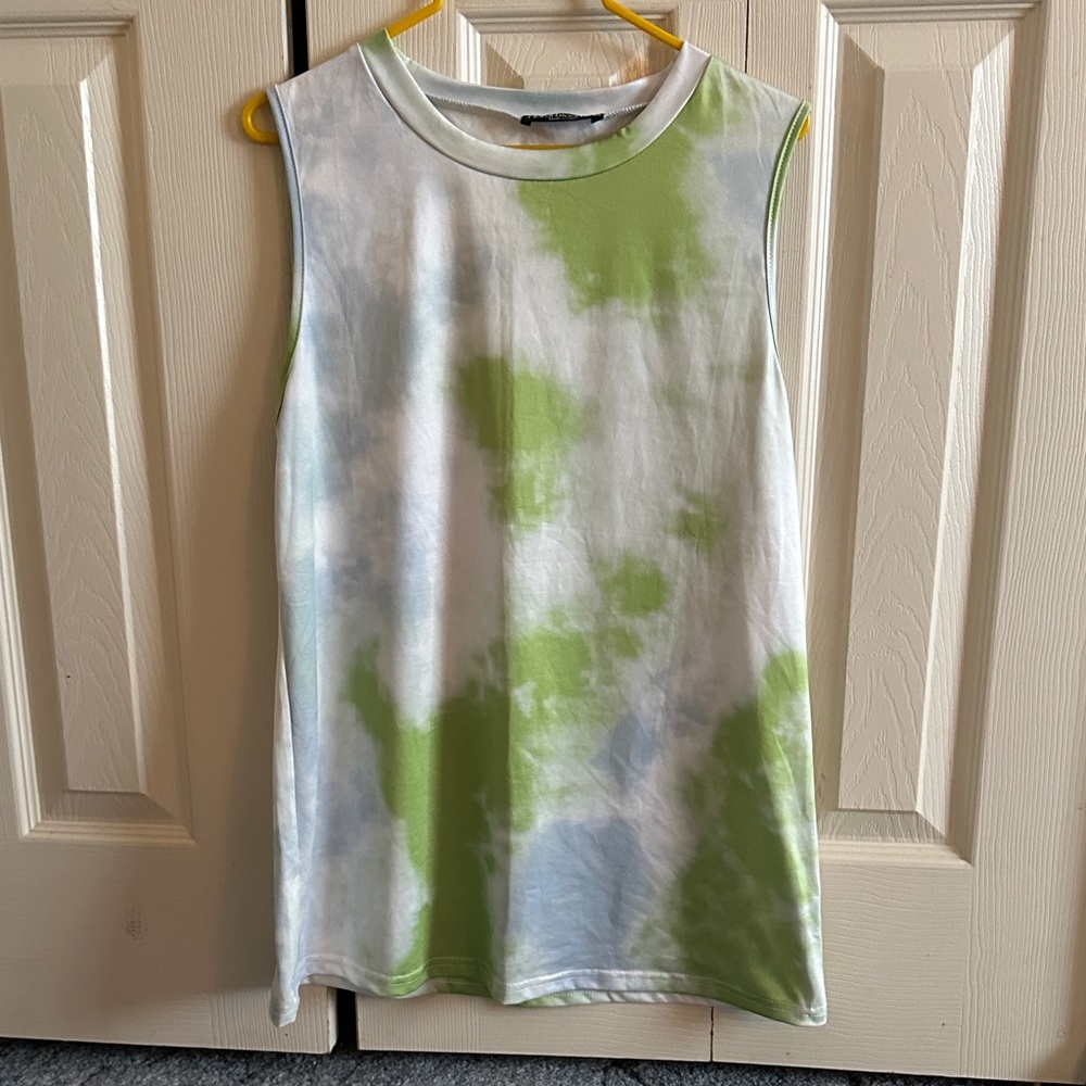 Green and White Tie-Dye Sleeveless Top